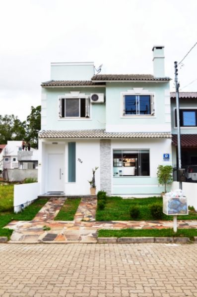 Casa com 140m², 3 dormitórios, 1 suíte, 1 vaga no bairro Hípica em Porto Alegre para Comprar