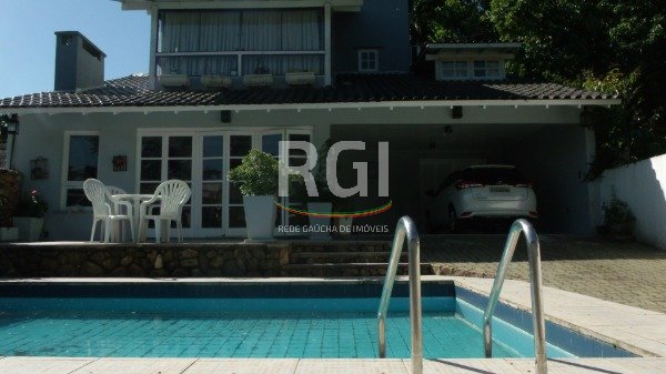 Casa para Venda - 340m², 3 dormitórios, sendo 2 suites, 6 vagas - Jardim Isabel