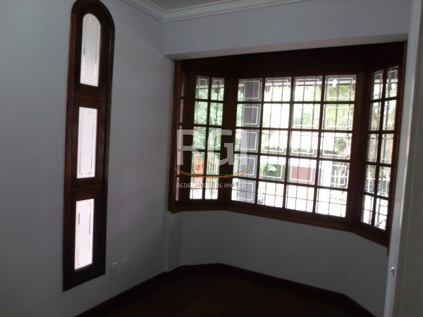 Casa para Venda - 340m², 3 dormitórios, sendo 2 suites, 6 vagas - Jardim Isabel
