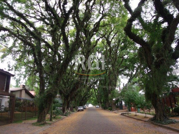 Casa para Venda - 340m², 3 dormitórios, sendo 2 suites, 6 vagas - Jardim Isabel
