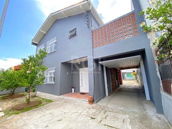 Casa com 429m², 3 dormitórios, 1 suíte, 3 vagas no bairro Ipanema em Porto Alegre para Comprar
