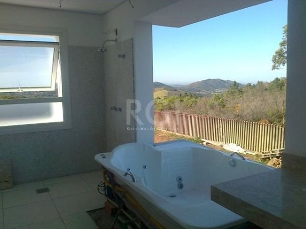Casa Condominio para Venda - 500m², 4 dormitórios, sendo 3 suites, 4 vagas - Teresópolis