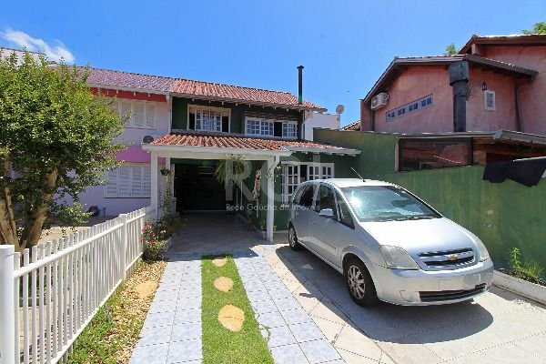 Casa com 140m², 3 dormitórios, 1 suíte, 3 vagas no bairro Ipanema em Porto Alegre para Comprar