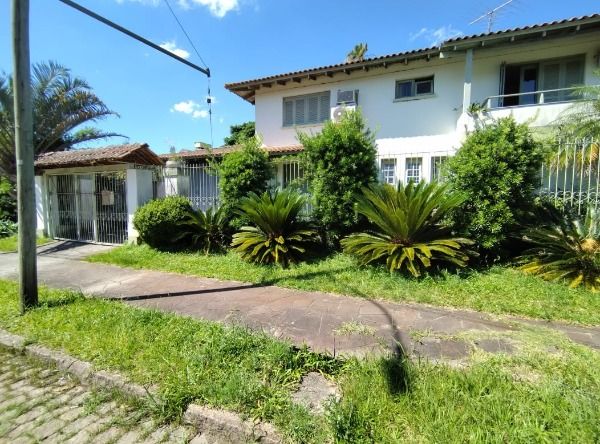 Casa com 358m², 3 dormitórios, 1 suíte, 4 vagas no bairro Ipanema em Porto Alegre para Comprar