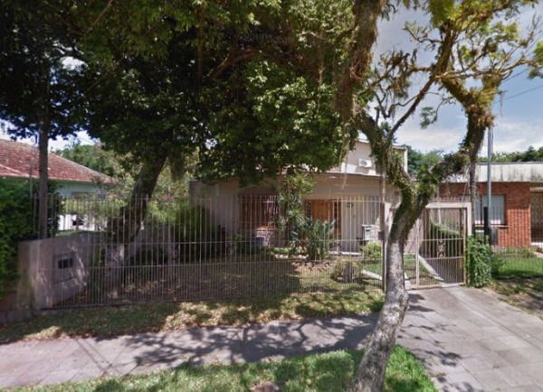 Casa com 200m², 4 dormitórios, 1 suíte, 4 vagas no bairro Ipanema em Porto Alegre para Comprar
