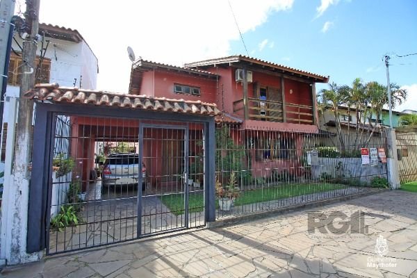 Casa com 365m², 3 dormitórios, 1 suíte, 4 vagas no bairro Ipanema em Porto Alegre para Comprar