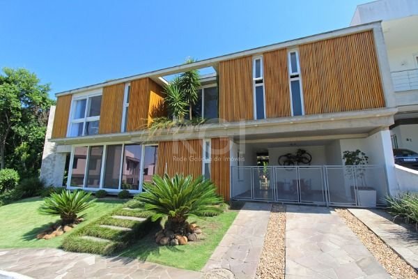 Casa Condominio com 278m², 3 dormitórios, 3 suítes, 2 vagas no bairro Altos Do Lago em Porto Alegre para Comprar
