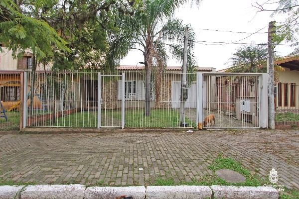 Casa com 180m², 3 dormitórios, 1 suíte, 2 vagas no bairro Jardim Verde em Porto Alegre para Comprar