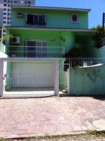 Casa à venda com 200m², 3 quartos, 1 suíte, 2 vagas no bairro Tristeza em Porto Alegre