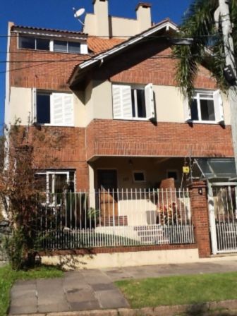 Casa com 213m², 3 dormitórios, 1 suíte, 3 vagas no bairro Vila Assunção em Porto Alegre para Comprar