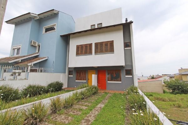 Casa para Venda - 164m², 3 dormitórios, sendo 3 suites, 2 vagas - Guarujá