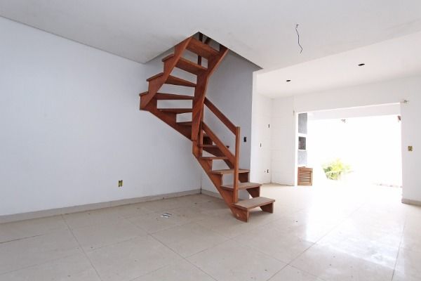 Casa para Venda - 164m², 3 dormitórios, sendo 3 suites, 2 vagas - Guarujá