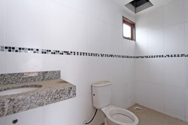 Casa para Venda - 164m², 3 dormitórios, sendo 3 suites, 2 vagas - Guarujá