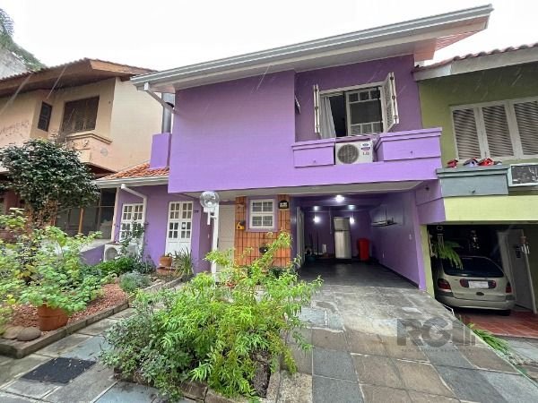 Casa Condominio com 201m², 3 dormitórios, 1 suíte, 2 vagas no bairro Tristeza em Porto Alegre para Comprar