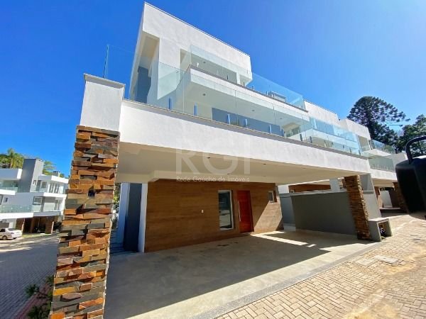 Casa Condominio com 364m², 3 dormitórios, 3 suítes, 2 vagas no bairro Pedra Redonda em Porto Alegre para Comprar