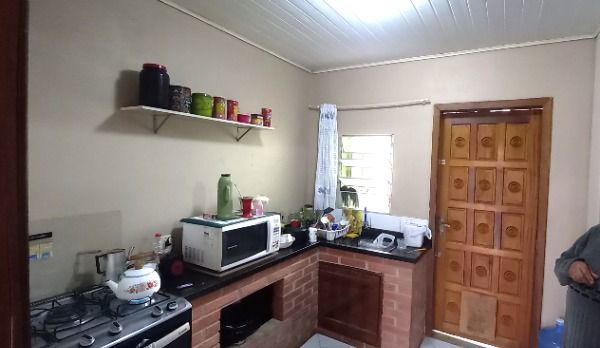Casa em Porto Alegre, no bairro Ponta Grossa, com 2 dormitório(s), e 2 banheiros, à venda.