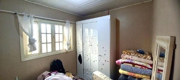 Casa em Porto Alegre, no bairro Ponta Grossa, com 2 dormitório(s), e 2 banheiros, à venda.