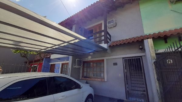 Casa com 73m², 2 dormitórios, 1 vaga no bairro Hípica em Porto Alegre para Comprar