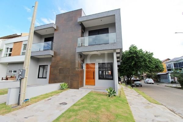 Casa com 127m², 3 dormitórios, 1 suíte, 2 vagas no bairro Hípica em Porto Alegre para Comprar