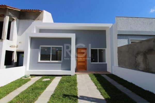 Casa com 77m², 3 dormitórios, 1 suíte, 2 vagas no bairro Lomba do Pinheiro em Porto Alegre para Comprar