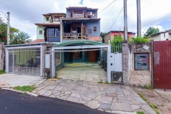 Casa com 150m², 3 dormitórios, 1 suíte, 2 vagas no bairro Ipanema em Porto Alegre para Comprar