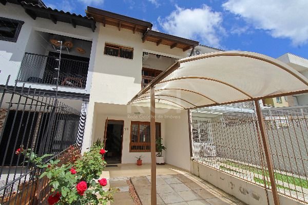 Casa com 99m², 2 dormitórios, 1 suíte, 1 vaga no bairro Caminhos do Sol - Guarujá em Porto Alegre para Comprar