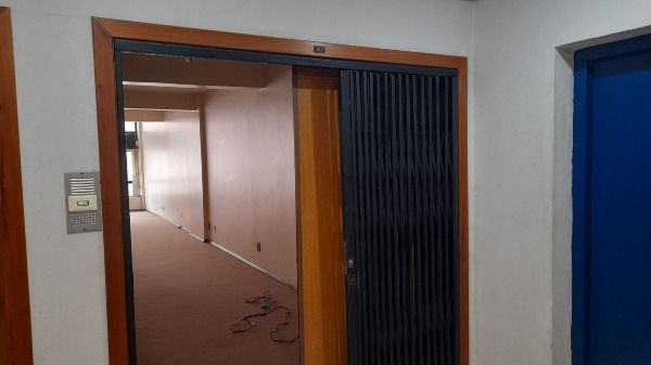 Conjunto/Sala em Porto Alegre, no bairro Centro Histórico, à venda.