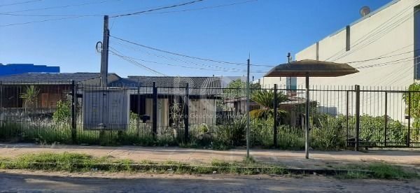 Terreno em Porto Alegre, no bairro Camaquã, à venda.