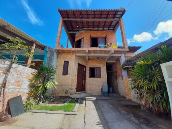 Sobrado em Porto Alegre, no bairro Hípica, com 2 dormitório(s), e 2 banheiros, à venda.