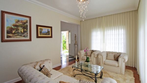 Casa Condominio em Porto Alegre, no bairro Cascata, com 3 dormitório(s), e 3 banheiros, à venda.