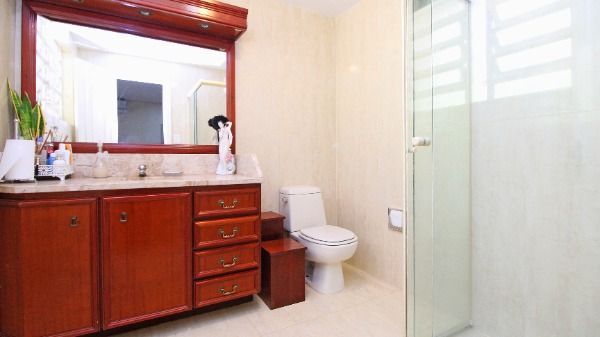Casa Condominio em Porto Alegre, no bairro Cascata, com 3 dormitório(s), e 3 banheiros, à venda.