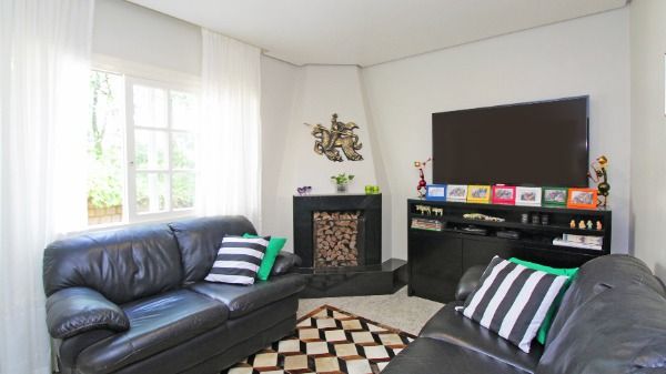 Casa Condominio em Porto Alegre, no bairro Cascata, com 3 dormitório(s), e 3 banheiros, à venda.
