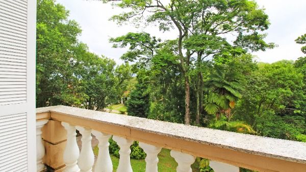Casa Condominio em Porto Alegre, no bairro Cascata, com 3 dormitório(s), e 3 banheiros, à venda.