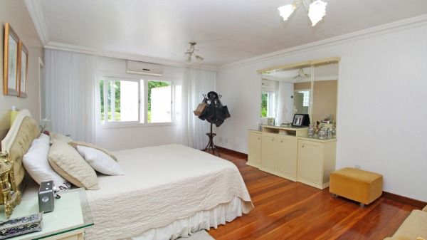 Casa Condominio em Porto Alegre, no bairro Cascata, com 3 dormitório(s), e 3 banheiros, à venda.