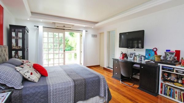 Casa Condominio em Porto Alegre, no bairro Cascata, com 3 dormitório(s), e 3 banheiros, à venda.