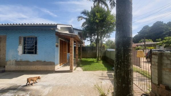Casa com 80m², 1 dormitório, 1 suíte, 3 vagas no bairro Belém Novo em Porto Alegre para Comprar