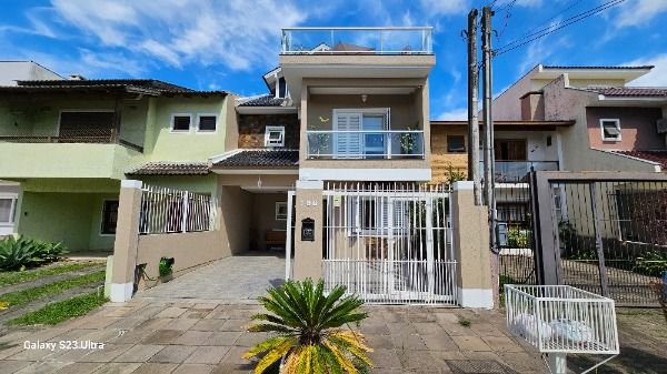Casa com 202m², 3 dormitórios, 1 suíte, 2 vagas no bairro Hípica em Porto Alegre para Comprar