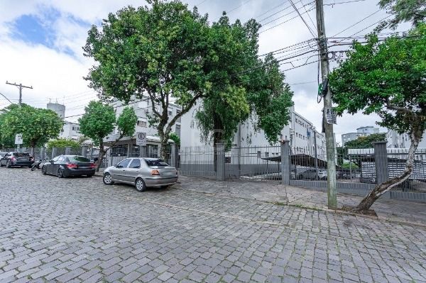 Apartamento em Porto Alegre, no bairro Jardim Sabará, com 2 dormitório(s), e 2 banheiros, à venda.