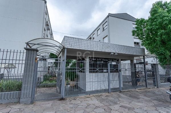 Apartamento em Porto Alegre, no bairro Jardim Sabará, com 2 dormitório(s), e 2 banheiros, à venda.