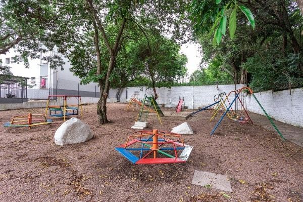 Apartamento em Porto Alegre, no bairro Jardim Sabará, com 2 dormitório(s), e 2 banheiros, à venda.
