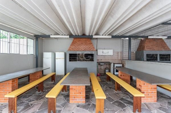 Apartamento em Porto Alegre, no bairro Jardim Sabará, com 2 dormitório(s), e 2 banheiros, à venda.