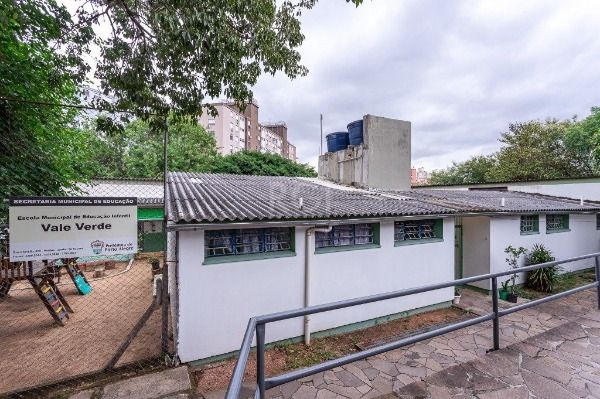 Apartamento em Porto Alegre, no bairro Jardim Sabará, com 2 dormitório(s), e 2 banheiros, à venda.
