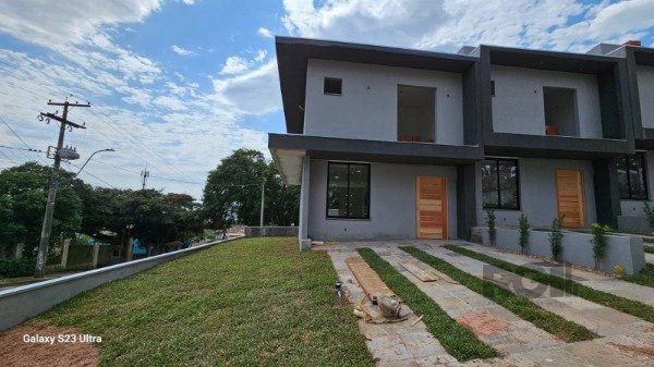 Casa Condominio com 96m², 3 dormitórios, 1 suíte, 2 vagas no bairro Tristeza em Porto Alegre para Comprar