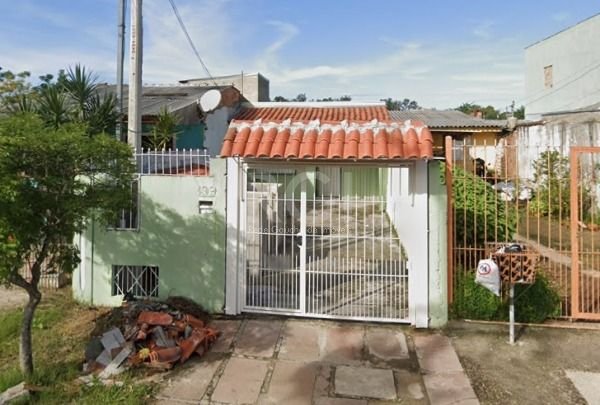 Casa com 136m², 2 dormitórios, 1 vaga no bairro Hípica em Porto Alegre para Comprar