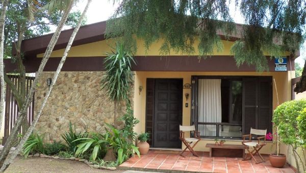 Casa com 200m², 3 dormitórios, 1 suíte, 8 vagas no bairro Ipanema em Porto Alegre para Comprar