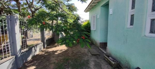 Casa com 200m², 3 dormitórios, 1 suíte, 4 vagas no bairro Guarujá em Porto Alegre para Comprar