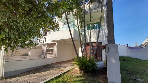 Casa com 128m², 3 dormitórios, 1 suíte, 2 vagas no bairro Hípica em Porto Alegre para Comprar