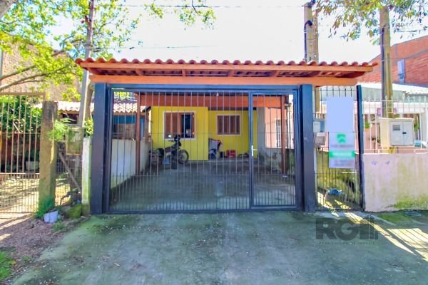 Casa com 54m², 2 dormitórios, 1 vaga no bairro Hípica em Porto Alegre para Comprar