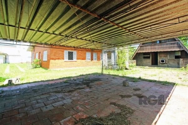 Casa em Porto Alegre, no bairro Ipanema, com 6 dormitório(s), à venda.