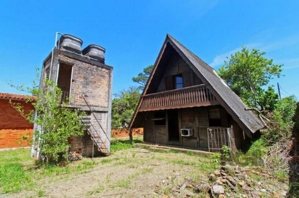 Casa em Porto Alegre, no bairro Ipanema, com 6 dormitório(s), à venda.